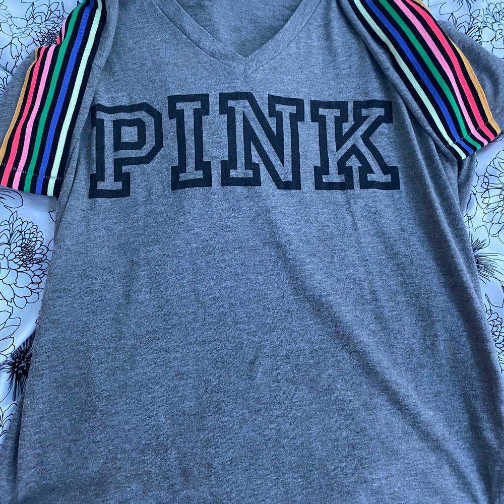 vs pink t-shirt
